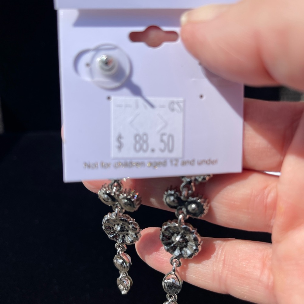 Earrings - Picture 5 of 7